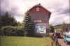 Alte Namenstafel am Empfangsgebäude, Blick in Richtung Nord-West (27.5.2000), (c) Alex M.