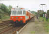 Blick vom Hausbahnsteig auf die City-Bahn in Richtung Sd-West, links Mittelbahnsteig (nrdl. Ende) und Doppelmast (3.5.1987), (c) Klaus Strack