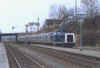 Zug nach Brgge (Westf.) verlsst den Bf. Marienheide, Blick vom Hausbahnsteig auf Signale+ausfahrenden Zug Richtung Brgge in Richtung Nord-Ost (1984), (c) Klaus Strack