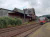 Zug nach Kln-Hansaring am westl. Ende des Mittelbahnsteig des Bf. Overath, Blick in Richtung Nord-Ost (2004), (c) Mario K.